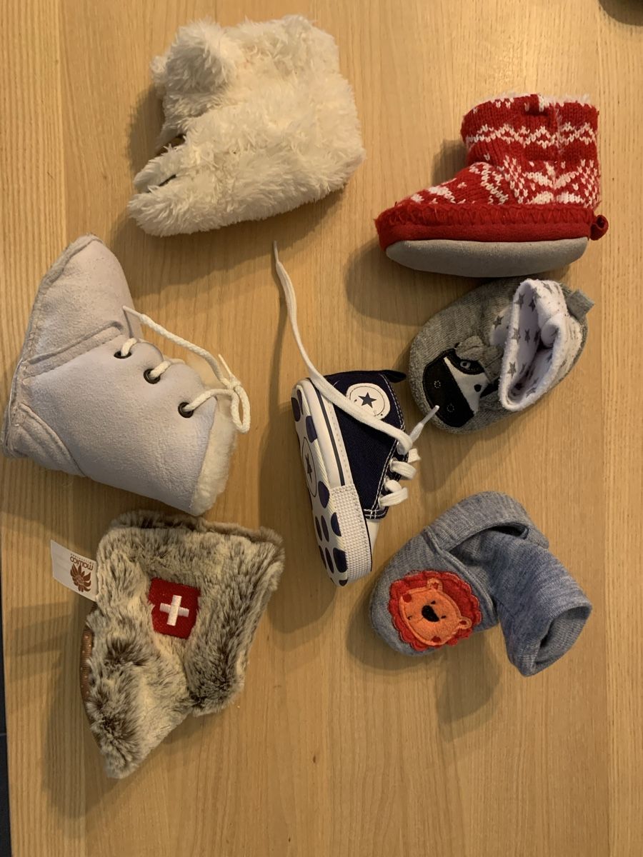 Scarpe per ragazzi: Baby Schühchen 7 Paar gemischt – Usato da Unterägeri venduto da Globi8634 1