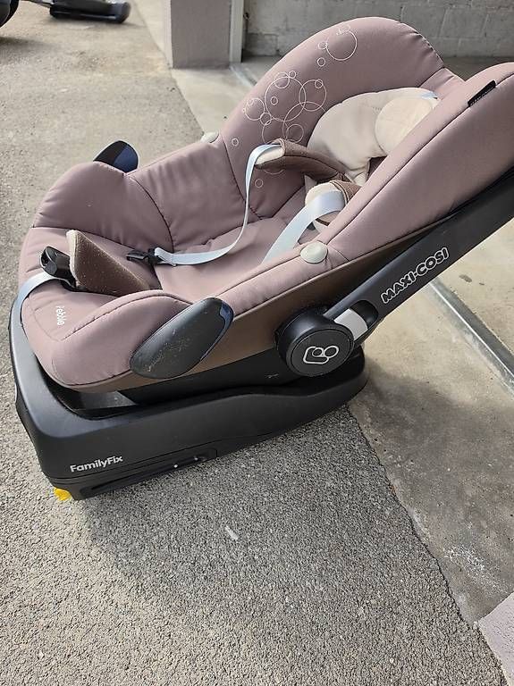 Maxi-Cosi Seggiolini per auto: Maxi Cosi Pebble mit Family Fix Basis – Usato da Rapperswil SG venduto da Sawulli 2