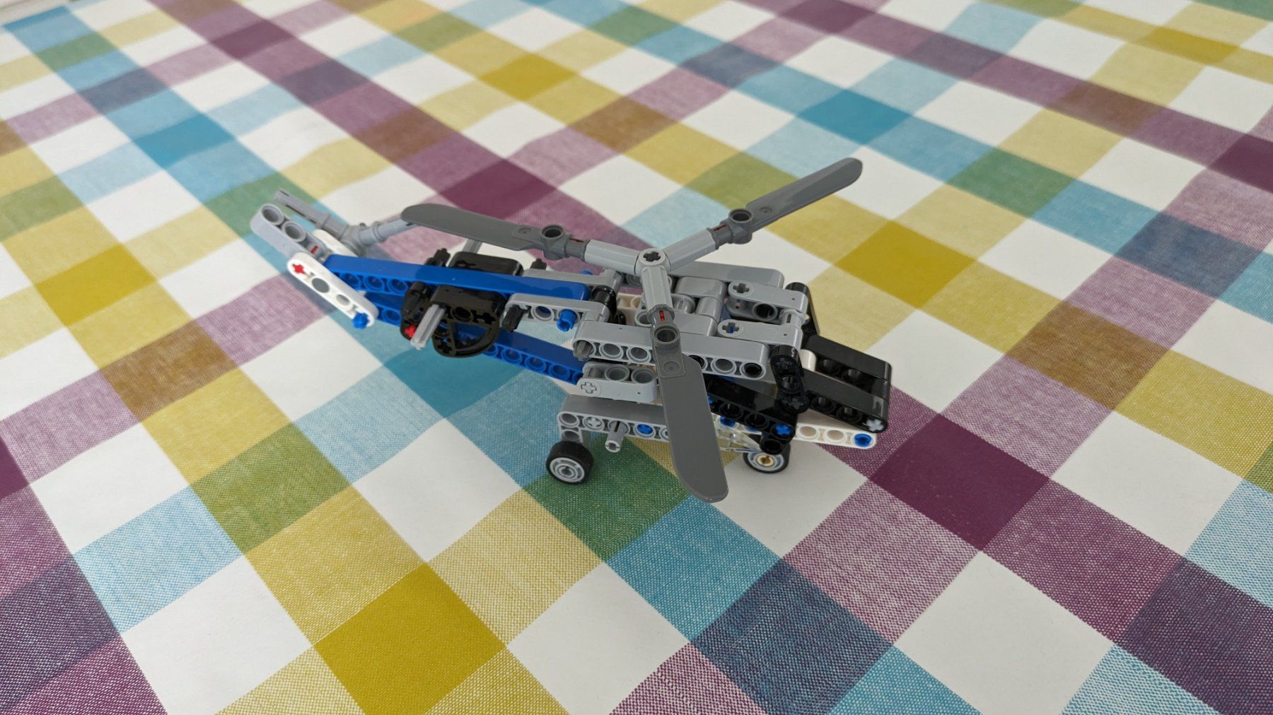 Technics Kit di costruzioni: LEGO Technic 42020 - Doppelrotor-Hubschrauber – Usato da Staufen venduto da Fleby84 3