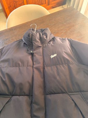 Veste doudoune Pull&Bear noir taille S petit défaut