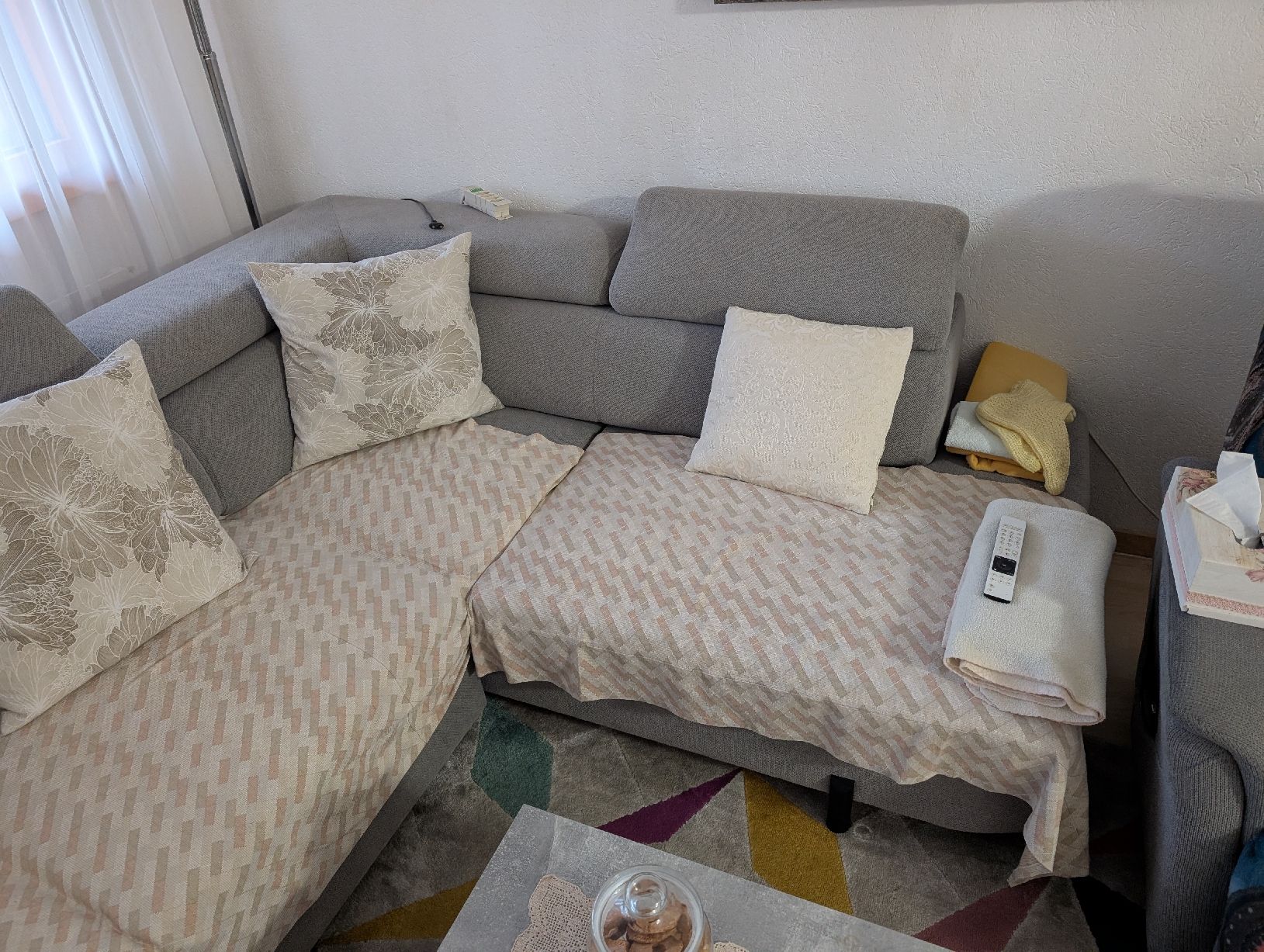 Conforama Divani: Ecksofa mit Bettfunktion inkl Tischlein – Nuovo (secondo la descrizione) da Zufikon venduto da Cmilan331 2