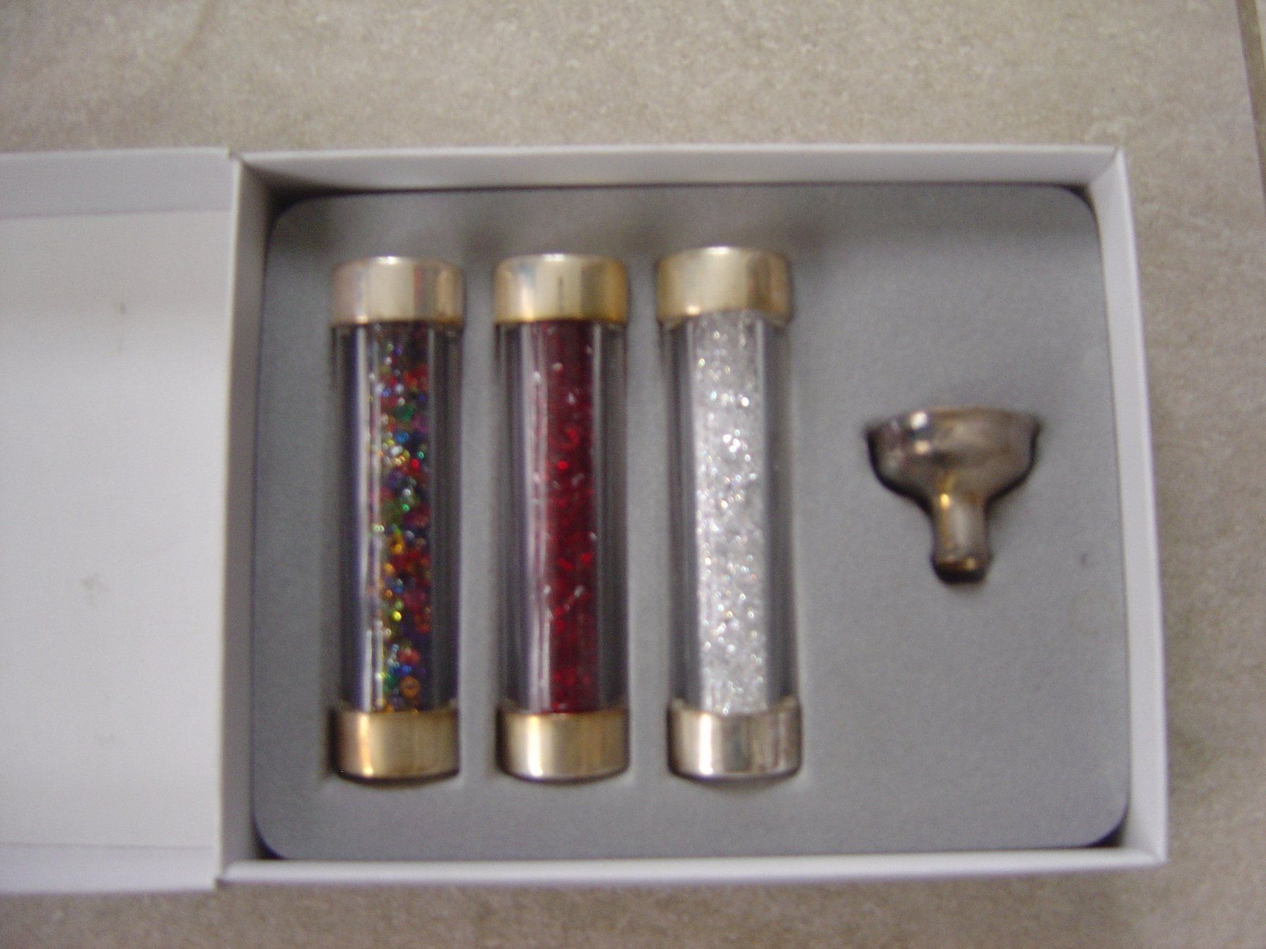 Swarovski Tutte le decorazioni: 3 Röhrchen mit Swarovski Steinchen – Usato da Rottenschwil venduto da chnoblipress 1