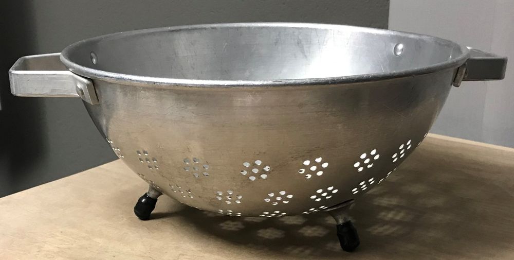 Alu Löcherbecken Löchersieb Salatsieb vintage alt 25 cm (Gebraucht) in ...