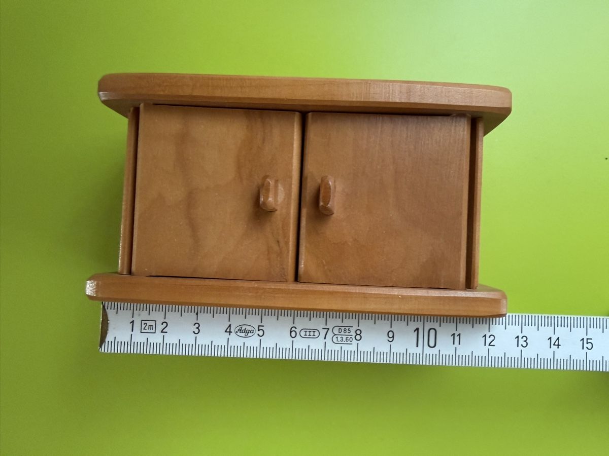 Puppenhäuser & -möbel: Puppenhausmöbel aus Holz – Gebraucht aus Kirchberg BE von wimmler 4