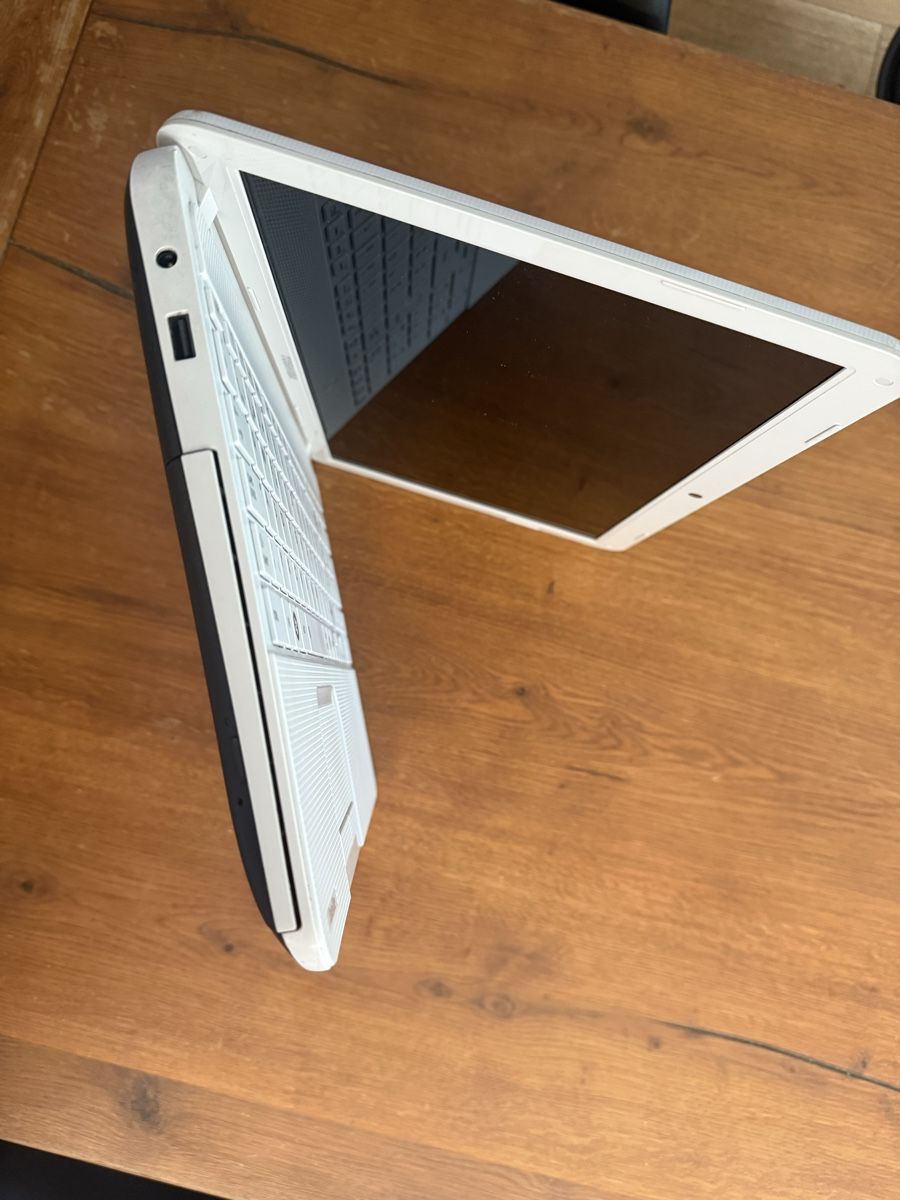 Toshiba Notebook: Toshiba Satellite C855-19M – Difettoso da Riddes venduto da pan_jbg8 4
