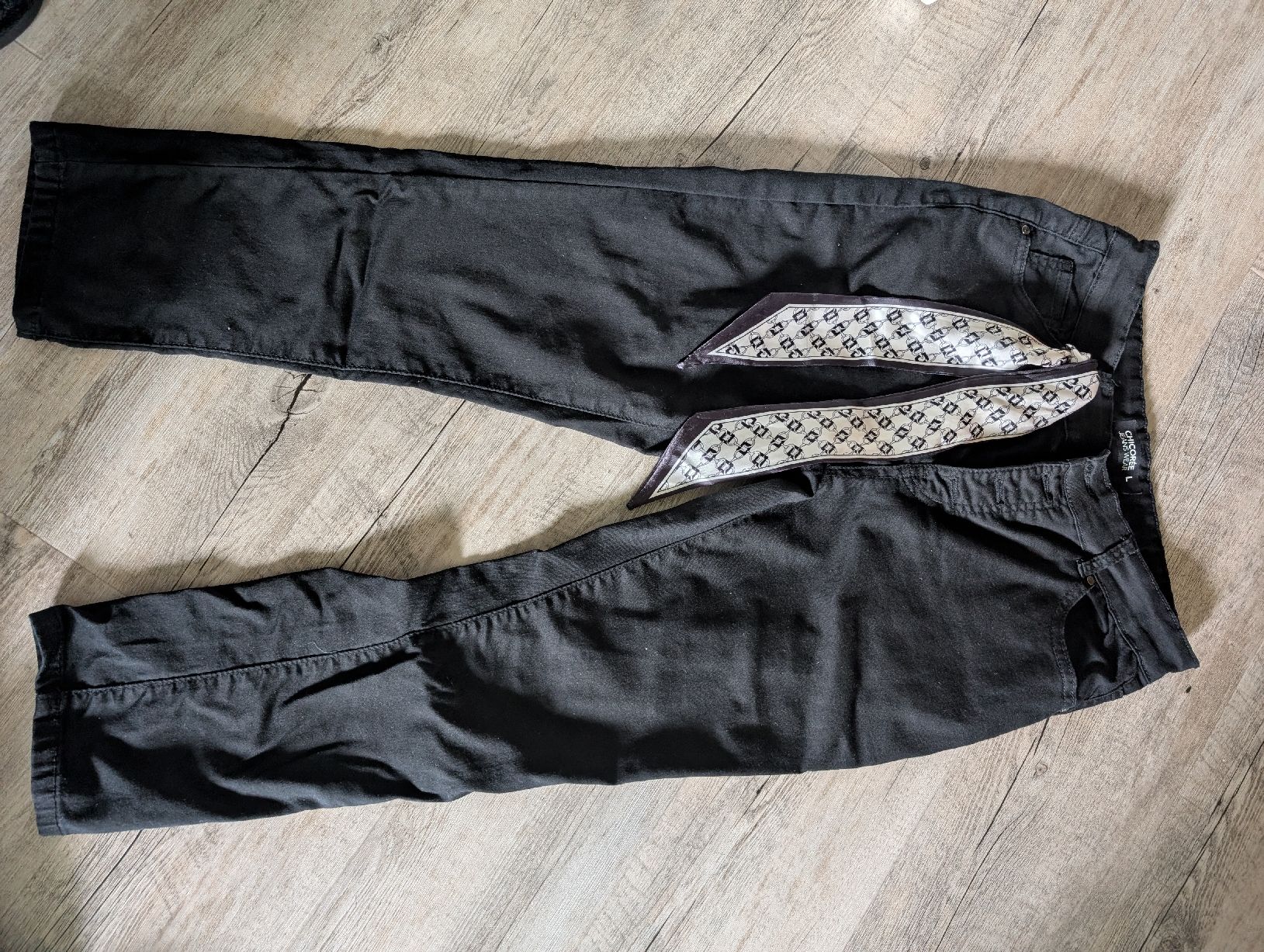 Pantaloni: Schwarze Hose Grösse L Neu – Nuovo (secondo la descrizione) da Adelboden venduto da Markusandra