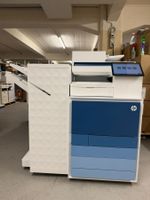 HP Color LaserJet Managed MFP E87740 – Farblaser A3 Finisher