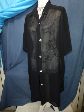 LONGBLUSE KLEID TUNIKA HAUCHDÜNN XL SCHWARZ KNÖPFE SCHLITZ