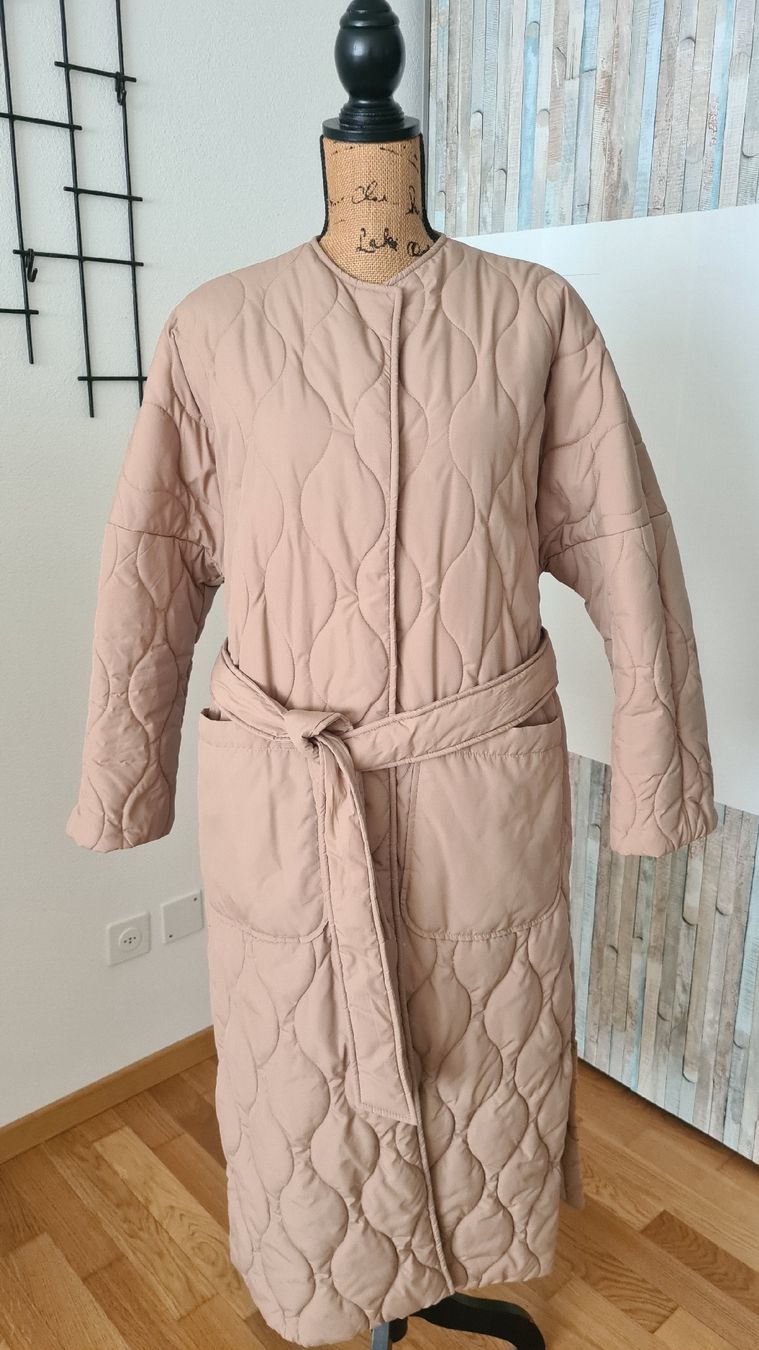 H&M Cappotti: H&M Stepp Mantel, Grösse S, Beige, Herbst/Winter – Nuovo (secondo la descrizione) da KRIENS venduto da Franzy_Blond10