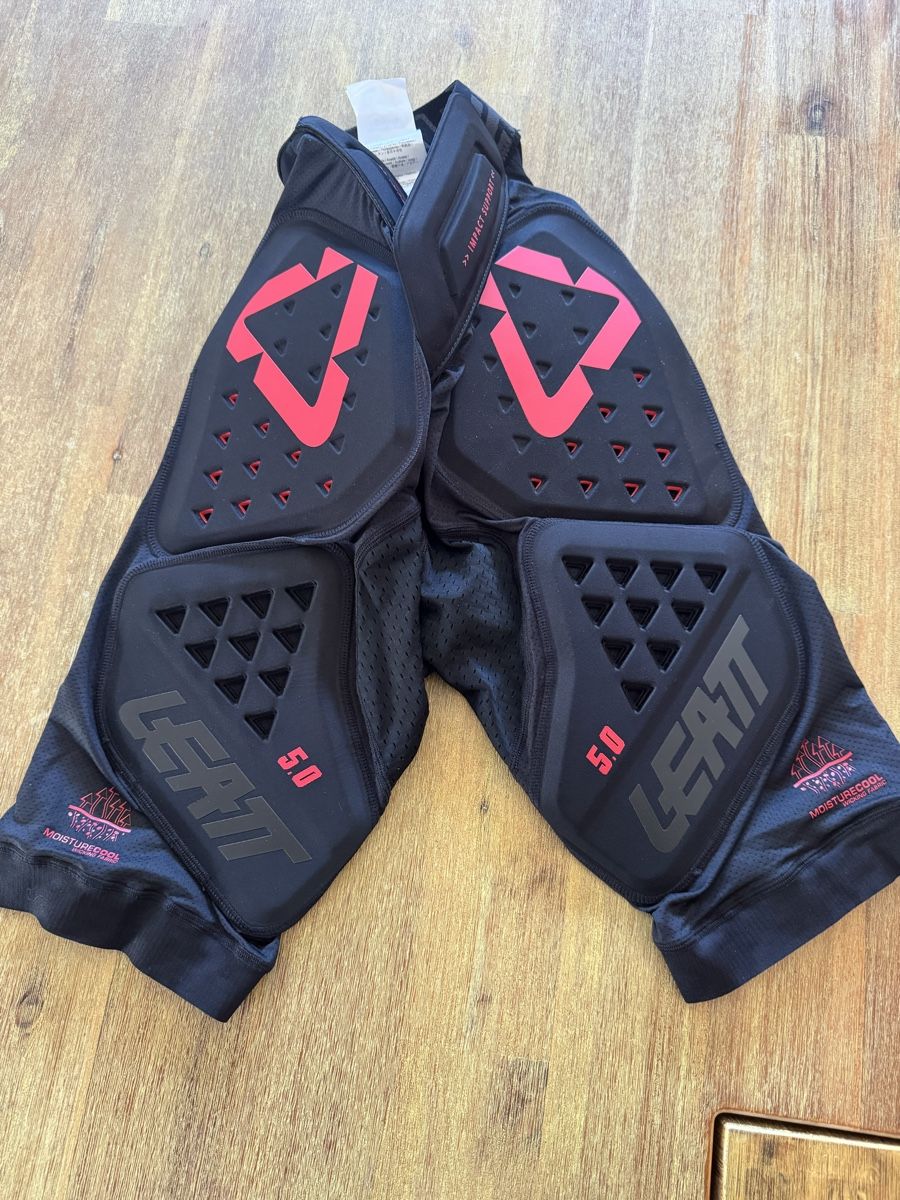 Pantaloni: Leat Impact MTB Shorts 5.0 – Nuovo (secondo la descrizione) da Full-Reuenthal venduto da totsch01