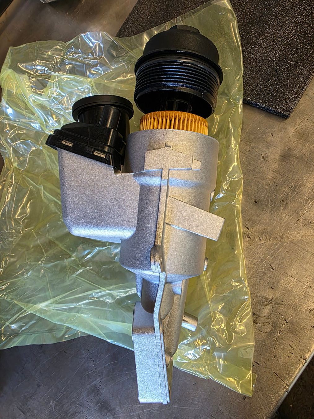 Ford Toutes les pièces auto: öl - filtergehäuse – Neuf avec emballage d'origine à Arbon par Marlyse2 1
