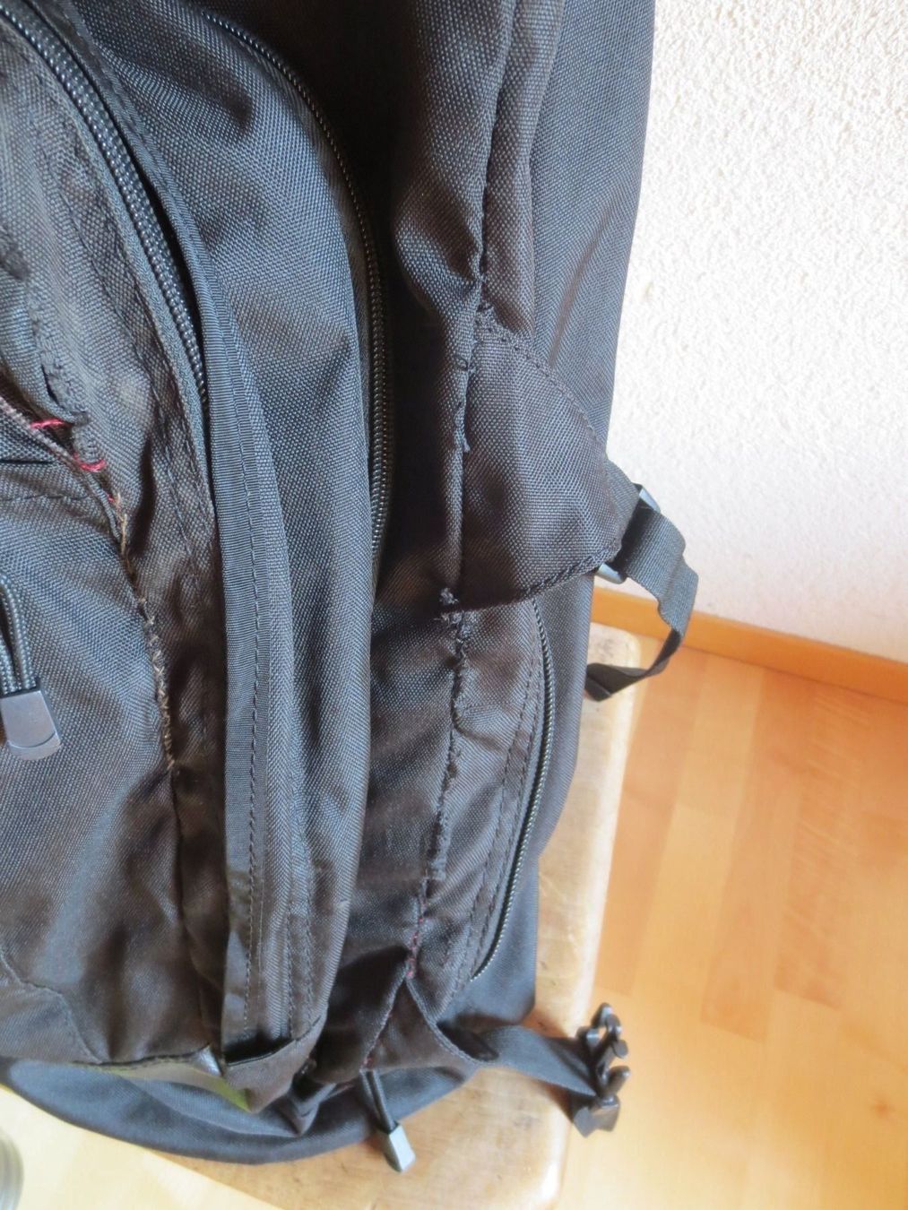 Zaini: Rucksack u.Tragetasche mit klei.Rucksack – Usato da Männedorf venduto da Livingston 1