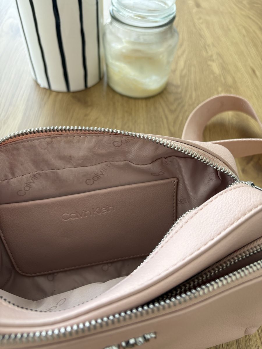 Calvin Klein Borse da donna: Calvin Klein Umhängetasche – Usato da Laufen venduto da Jamii3 3