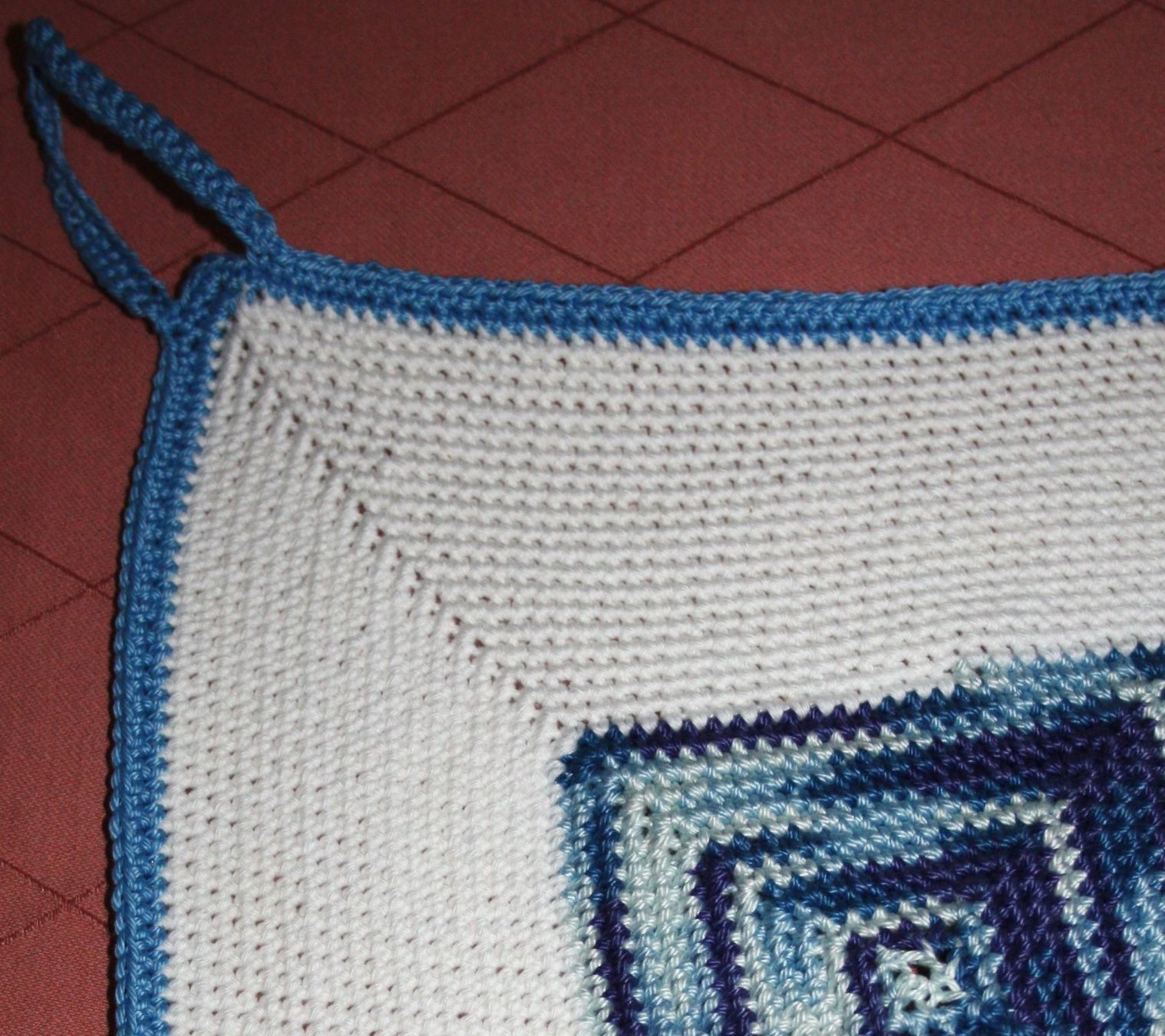 Biancheria da letto: 1 Topflappen weiss mit blauer Mitte 23x24cm NEU – Usato da Flüelen venduto da Diversicum-HandMade 1