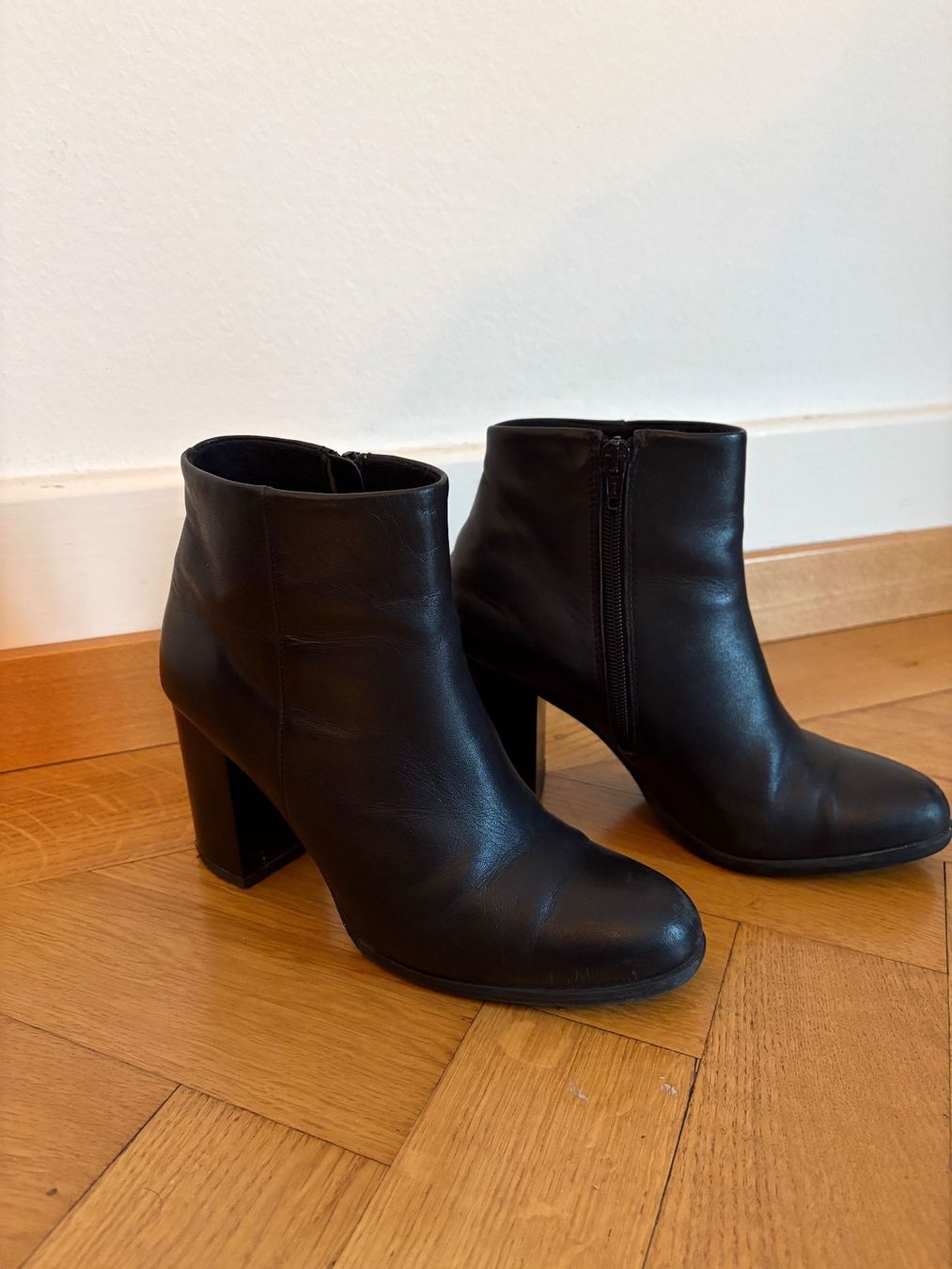 Damenschuhe: Leather Black Ankle Boots with Comfortable Heel - size 37 – Gebraucht aus Zürich von KeyboardStep 1