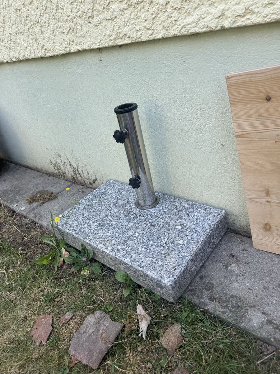 Autres: Sonnenschirm Ständer Granit  – D'occasion à Bern par MarcoHH83