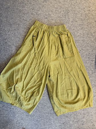 GOA / Sommerhose Lein-Mix Grösse S in Olivgrün NEU