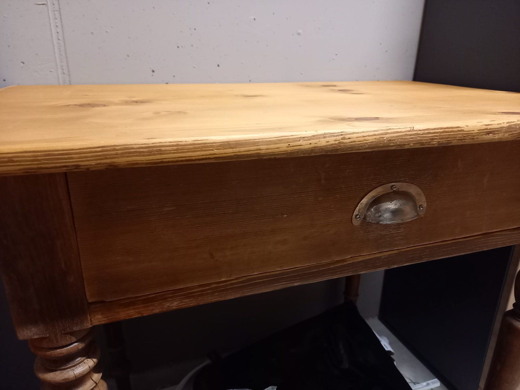 Tables: Holztisch mit Schublade Antik – D'occasion à Kollbrunn par Yvhubi 1