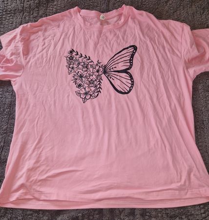 Rosa T-Shirt mit Schmetterlingsmuster, Grösse XXL
