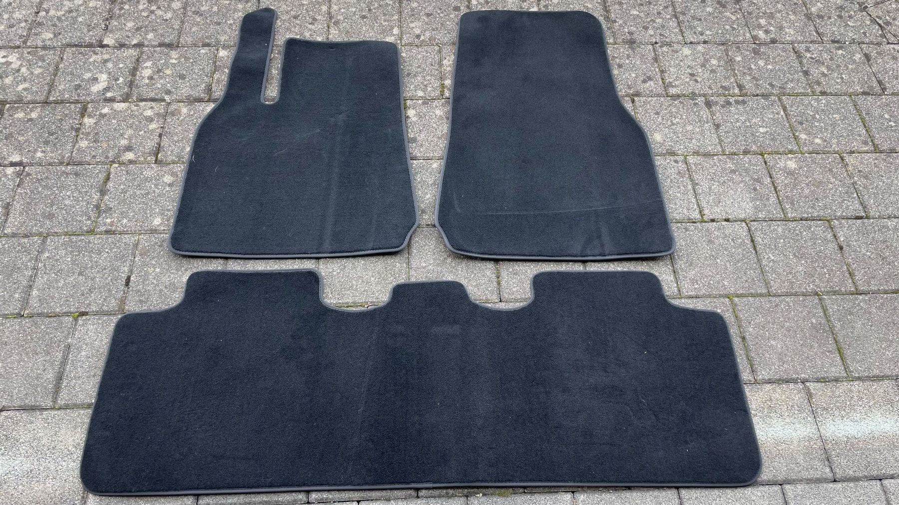 Tesla Tappeti & Tappetini: Tesla model Y floor mats (like new) – Nuovo (secondo la descrizione) da Murg venduto da may_d9bw
