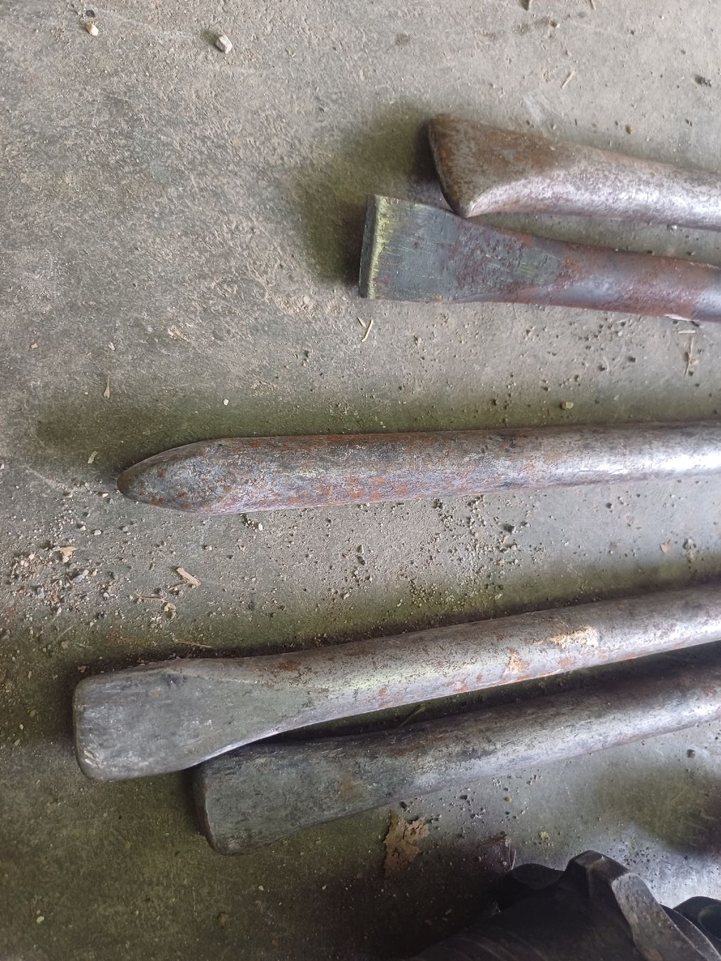 Tous les outils: Spitz-Bohrhammer aufsätze – Défectueux à Wangenried par Recycler94 4