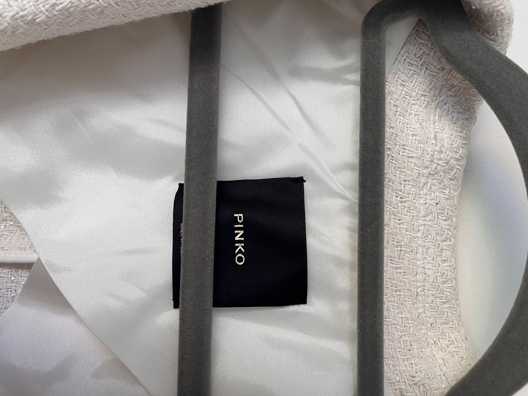 Pinko Giacche: PINKO Bouclé Blazer, Crème mit Silberfäden, Grösse 40 – Usato da Baar venduto da DealDiHei 2