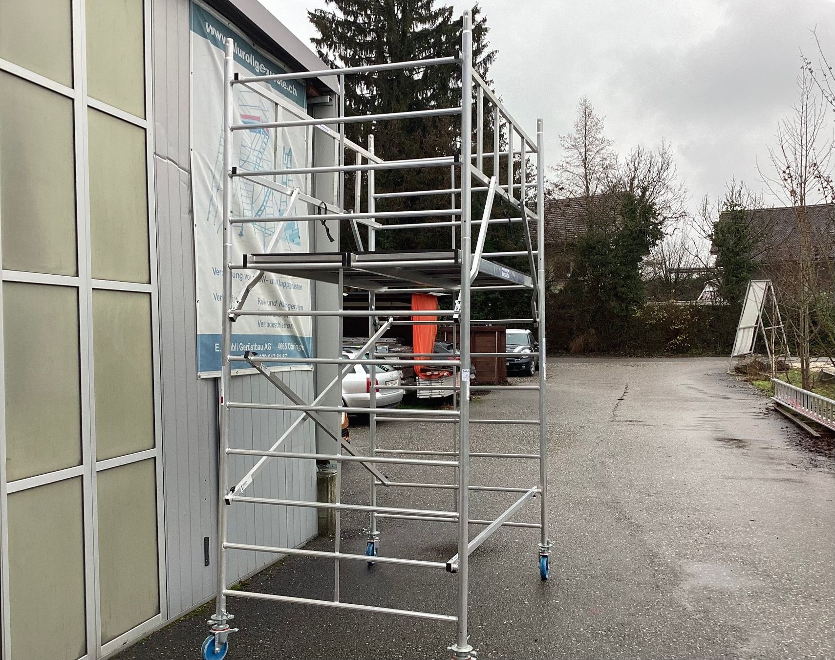 Gerüste: Rollgerüst breit Arbeitshöhe 4.20m weiterer Ausbau möglich – Neu (gemäss Beschreibung) aus Oftringen von Alurollgerueste.ch 2
