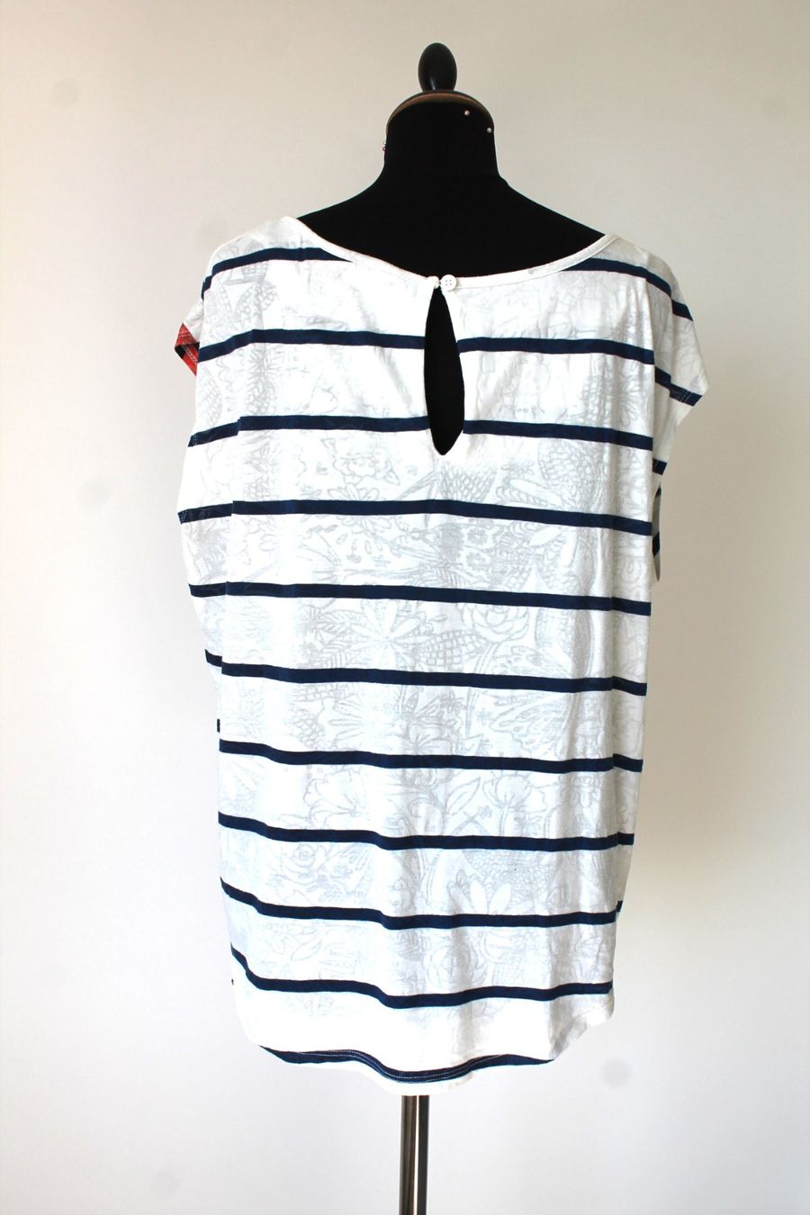 Desigual T-shirt: T-Shirt DESIGUAL taille L – Usato da Chez-le-Bart venduto da jasse 1