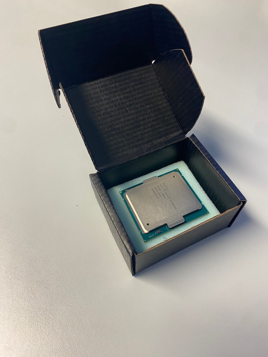 Intel Componenti elettronici: Intel XEON 15 CORE CPU E7-8880V2 37.5MB 2.50GHZ – Usato da Zizers venduto da Digitag0 1