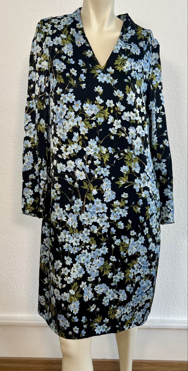 Escada Robes: Escada Kleid Seide Blumenmuster Gr 38 – D'occasion à Basel par Bettybooo