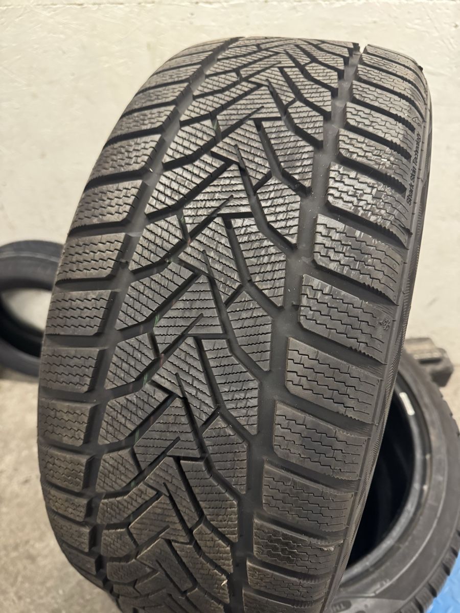 Pneus & Kompletträder: Winterreifen 245/40R19 – Gebraucht aus Aristau von 020214 2