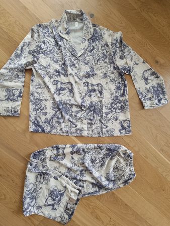 Edler Satinanzug, Gr. S, neuwertig