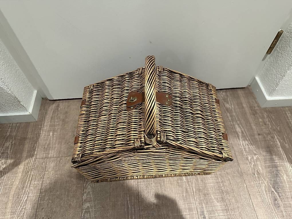 Autres articles pour la maison: Picknick Korb – D'occasion à Goldach par Fox_Man 2