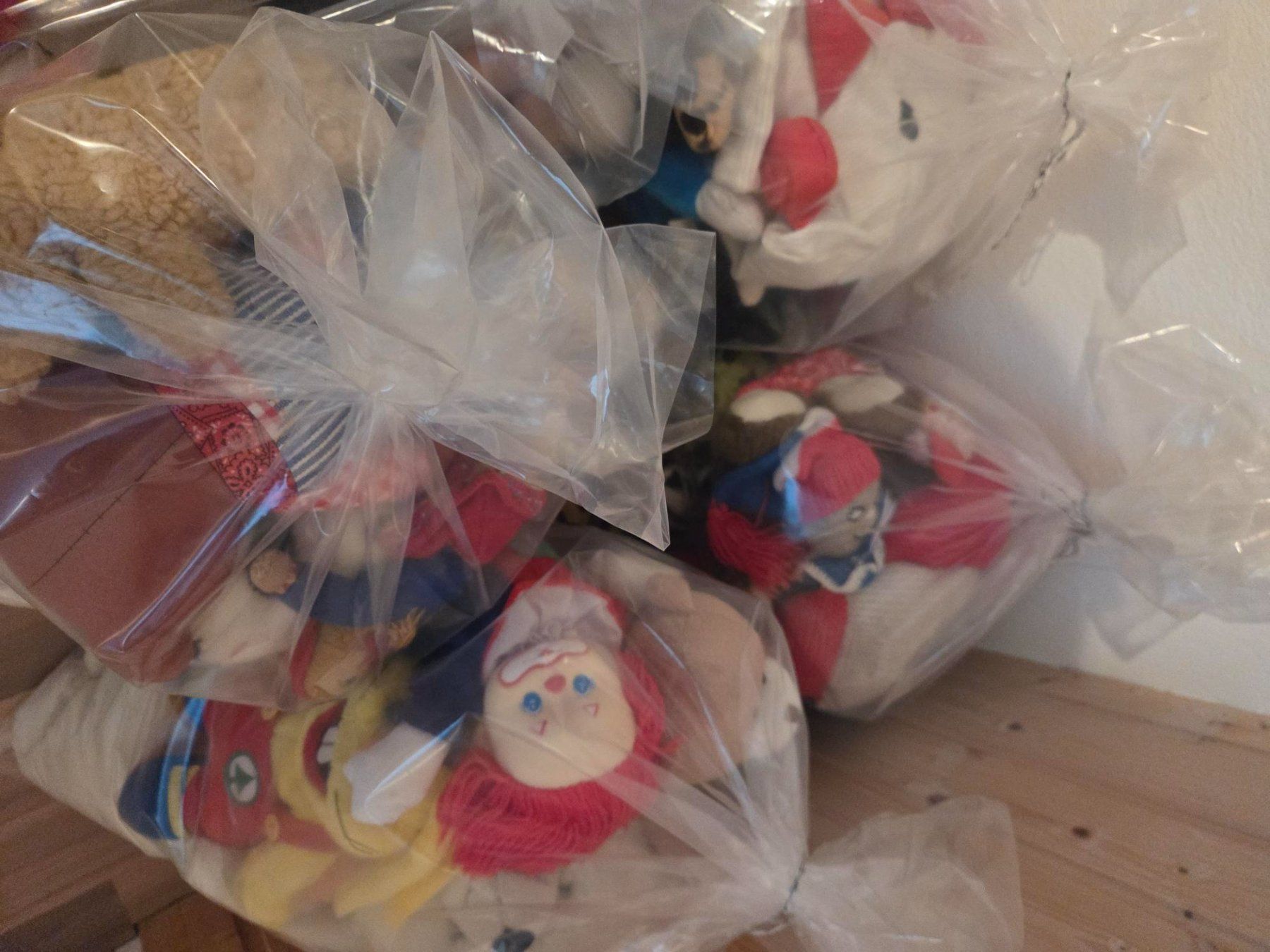 Jouets: Plüschtiere und Puppen – D'occasion à Rothrist par VanaEvr 1