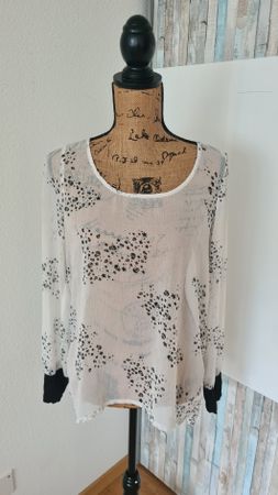 Leichte Bluse mit Totenkopfmuster Gr.M
