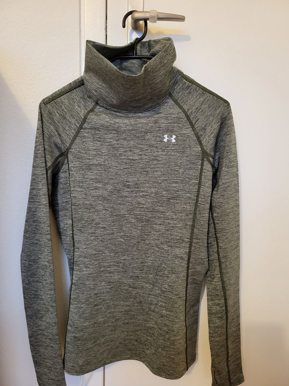 Under Armour Maglioni & Felpe: Shirt/Pulli Under Armour Gr. M – Usato da Cham venduto da Viare