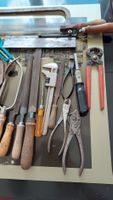 Werkzeug-Set, Zangen, Feilen, Schraubenschlüssel, Säge
