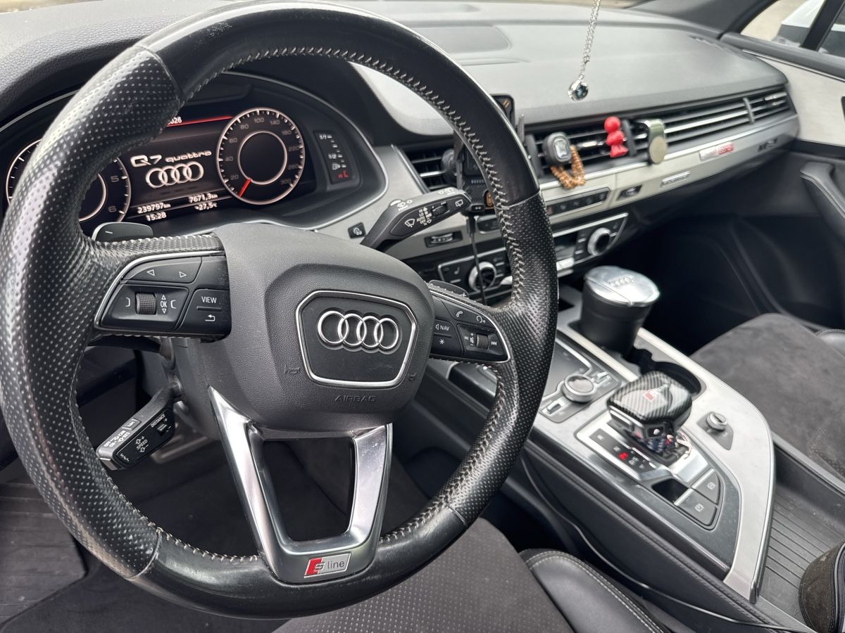 Audi Automobili: Audi Q7 3.0 tdi – Usato da Neuenhof venduto da Csercsitsgabi 6
