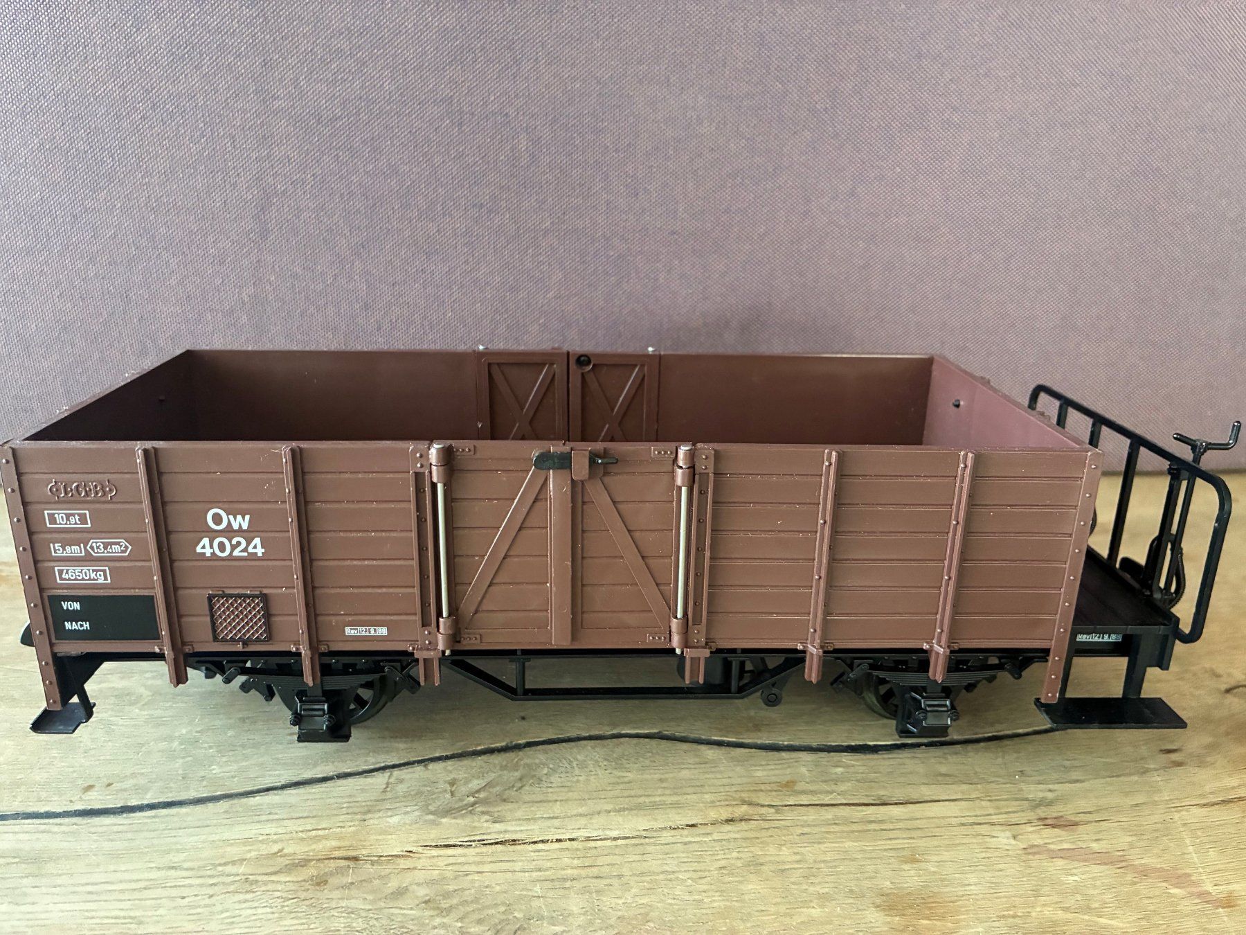 LGB Modelleisenbahnen: LGB Konvult mit 2 Waggons und 2 Weichen – Gebraucht aus Siebnen von retolino01 3