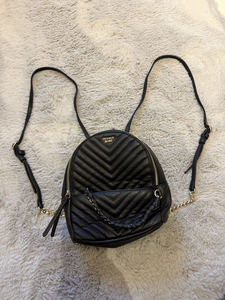 Victoria's Secret Zaini: Victoria's Secret Rucksack, Schwarz – Usato da Wohlen AG venduto da Coco_91