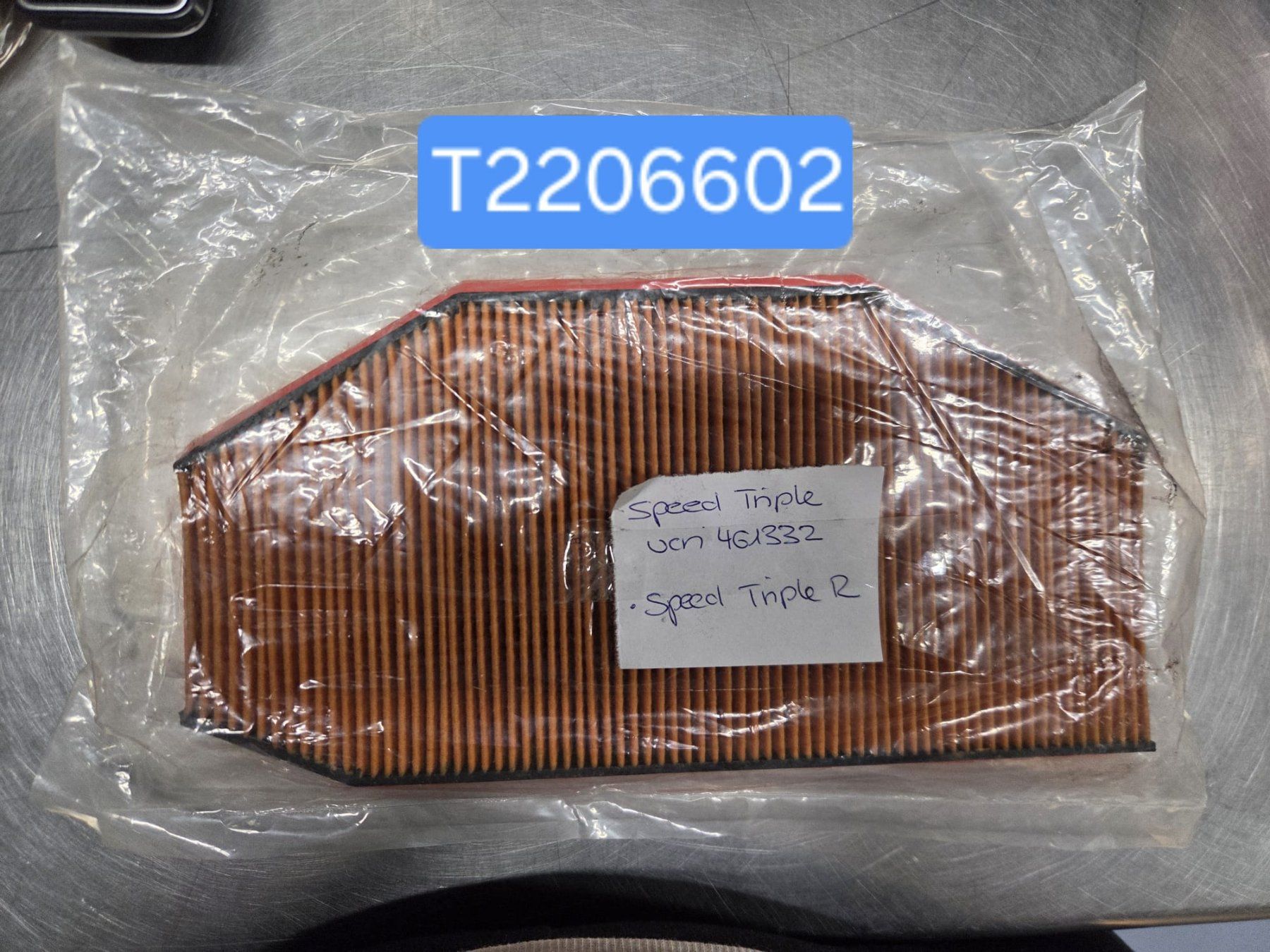 Triumph Tutti i ricambio per moto: Triumph Luftfilter NEU T2206602 – Nuovo e nell'imballaggio originale da Alpnach Dorf venduto da Motorrad-Girl