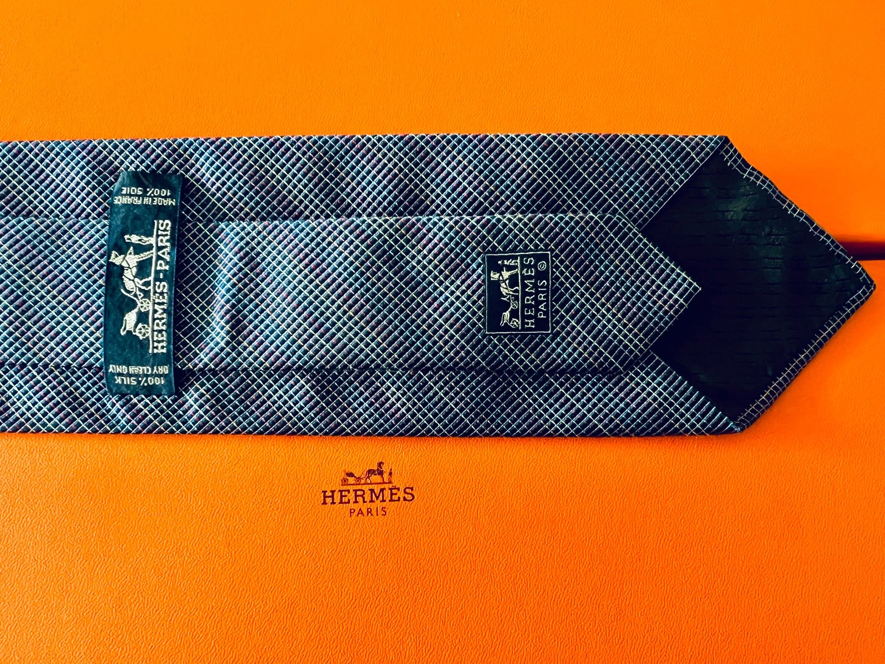 Hermès Krawatten: Cravate HERMES-Paris „Multicolor Net“ - avec box original – Neu (gemäss Beschreibung) aus Le Mont-sur-Lausanne von luxurylover 2