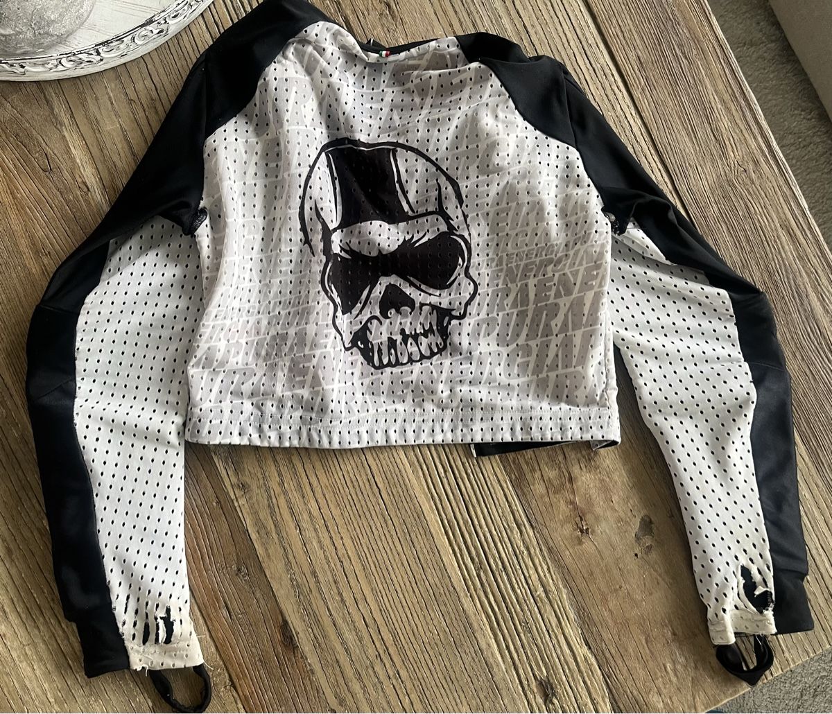Chemises, T-shirts & Polos: Stangenpullover / Stangenshirt – D'occasion à Eschen par regino 1