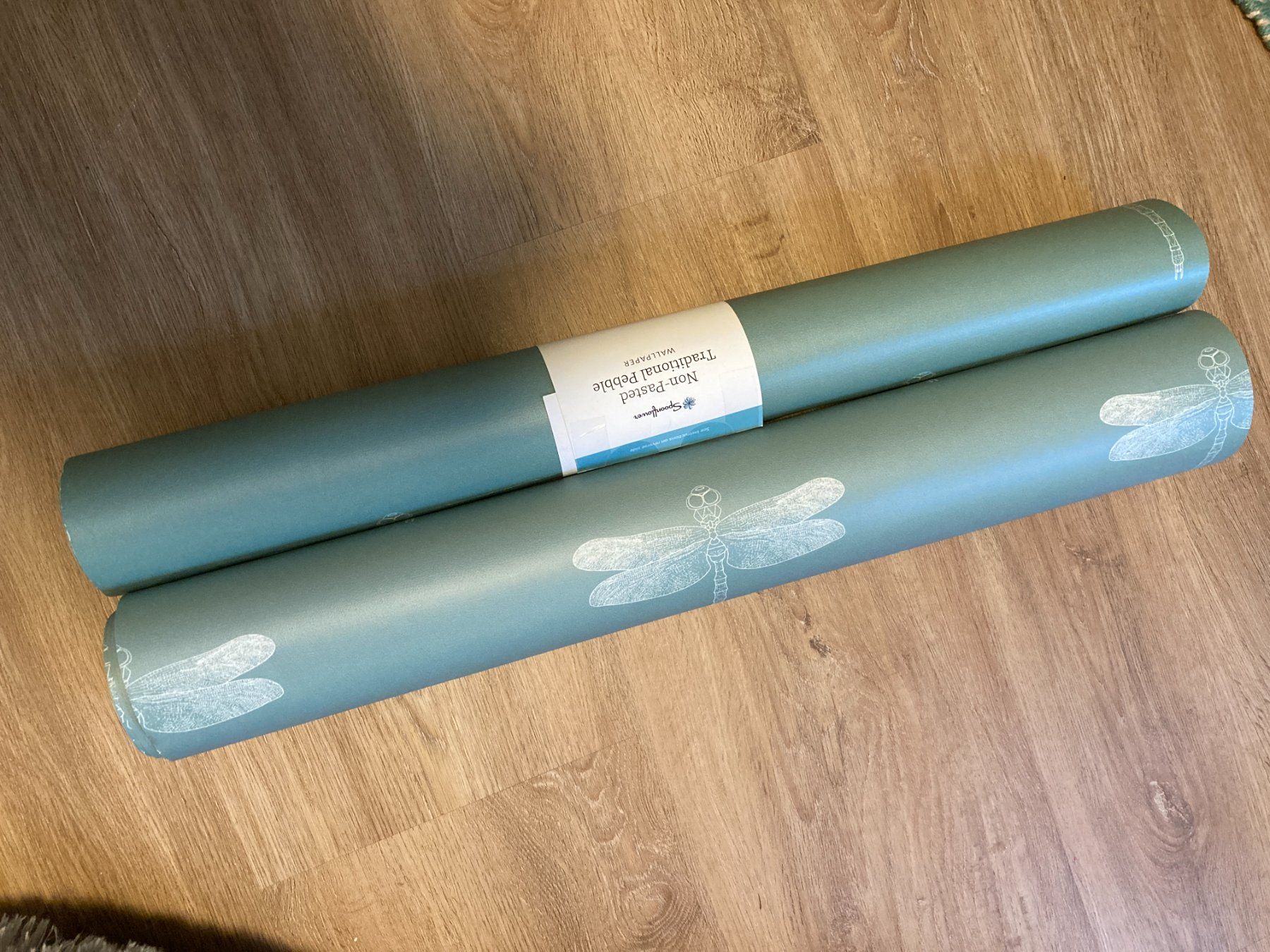 Tapeten: Tapete mit Libellen, grau-grün, Spoonflower – Gebraucht aus Schaffhausen von Minzli380