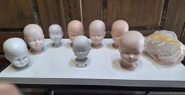 Puppenköpfe, 9 Stk. aus Keramik, unbemalt, 1 Styropor,