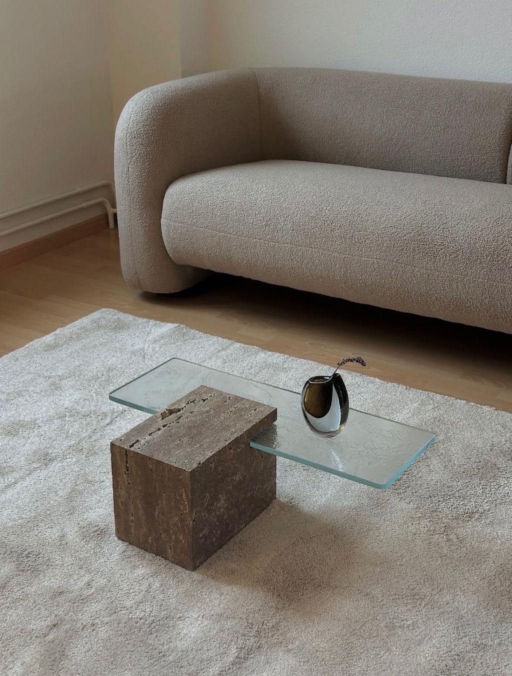 Tische: Brutalist Travertin Couchtisch – Neu und originalverpackt aus Basel von ale_rg9g