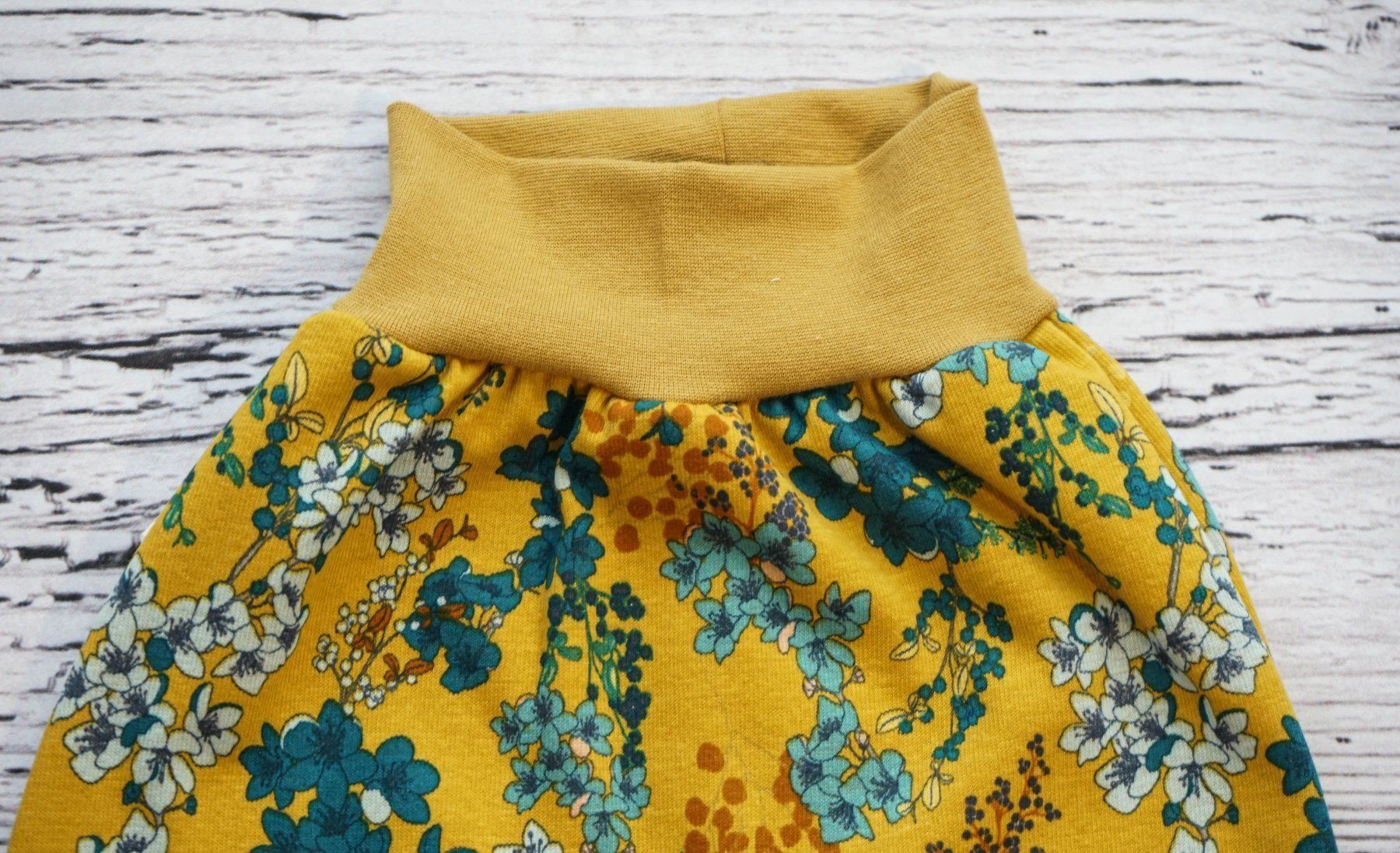 Pantaloni: Fleece Pumphose mit Blumen 74/80 - NEU – Nuovo e nell'imballaggio originale da Zürich venduto da sambaum 3