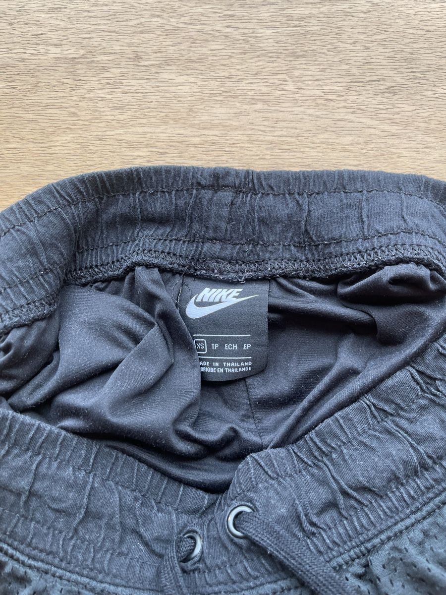 Nike Pantaloni: Nike Sporthose – Usato da Russikon venduto da raayaa 2