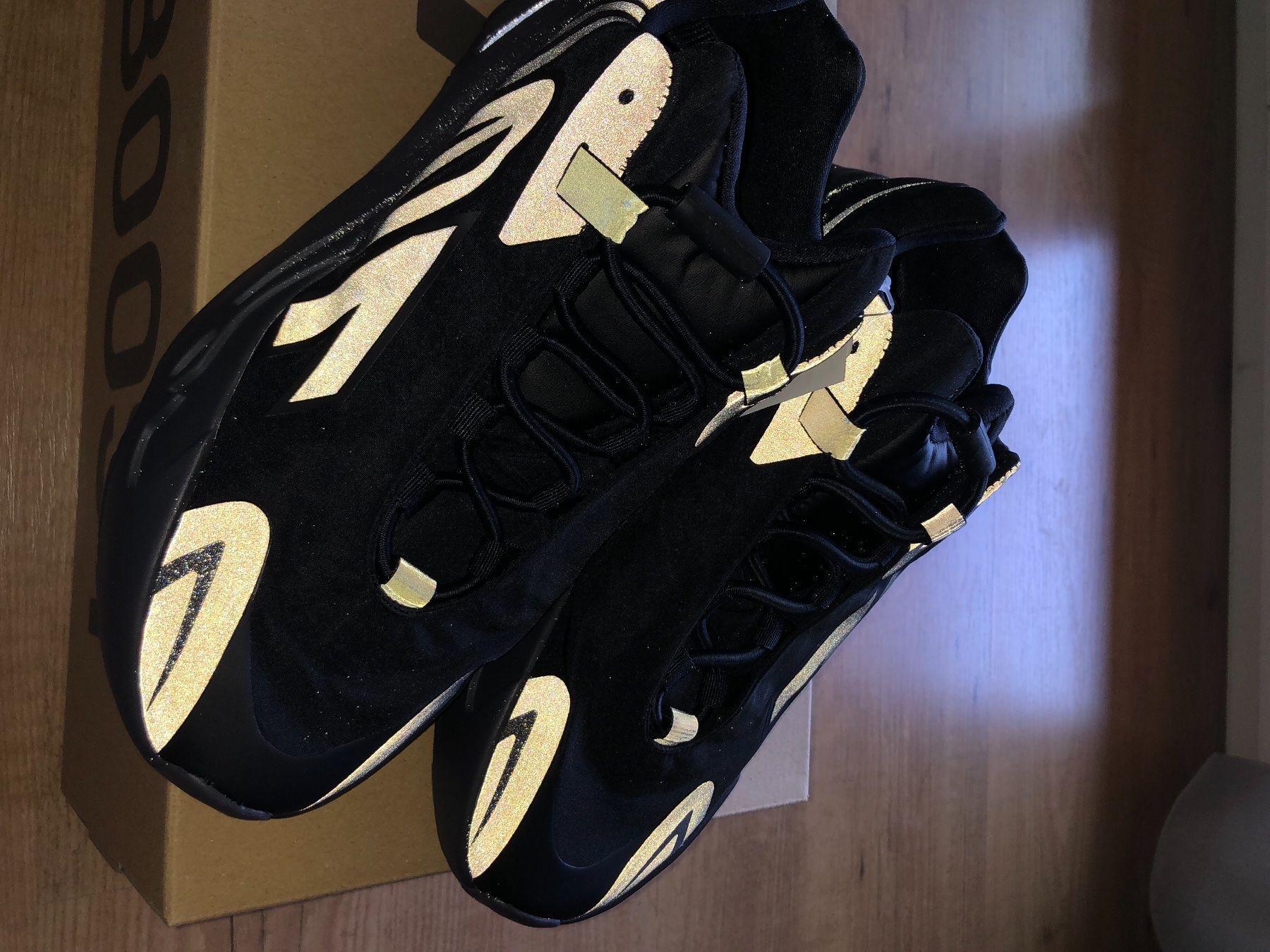 Adidas Scarpe da uomo: Yeezy Boost 700 MNVN Triple Black – Nuovo e nell'imballaggio originale da Walkringen venduto da buetzu08 5