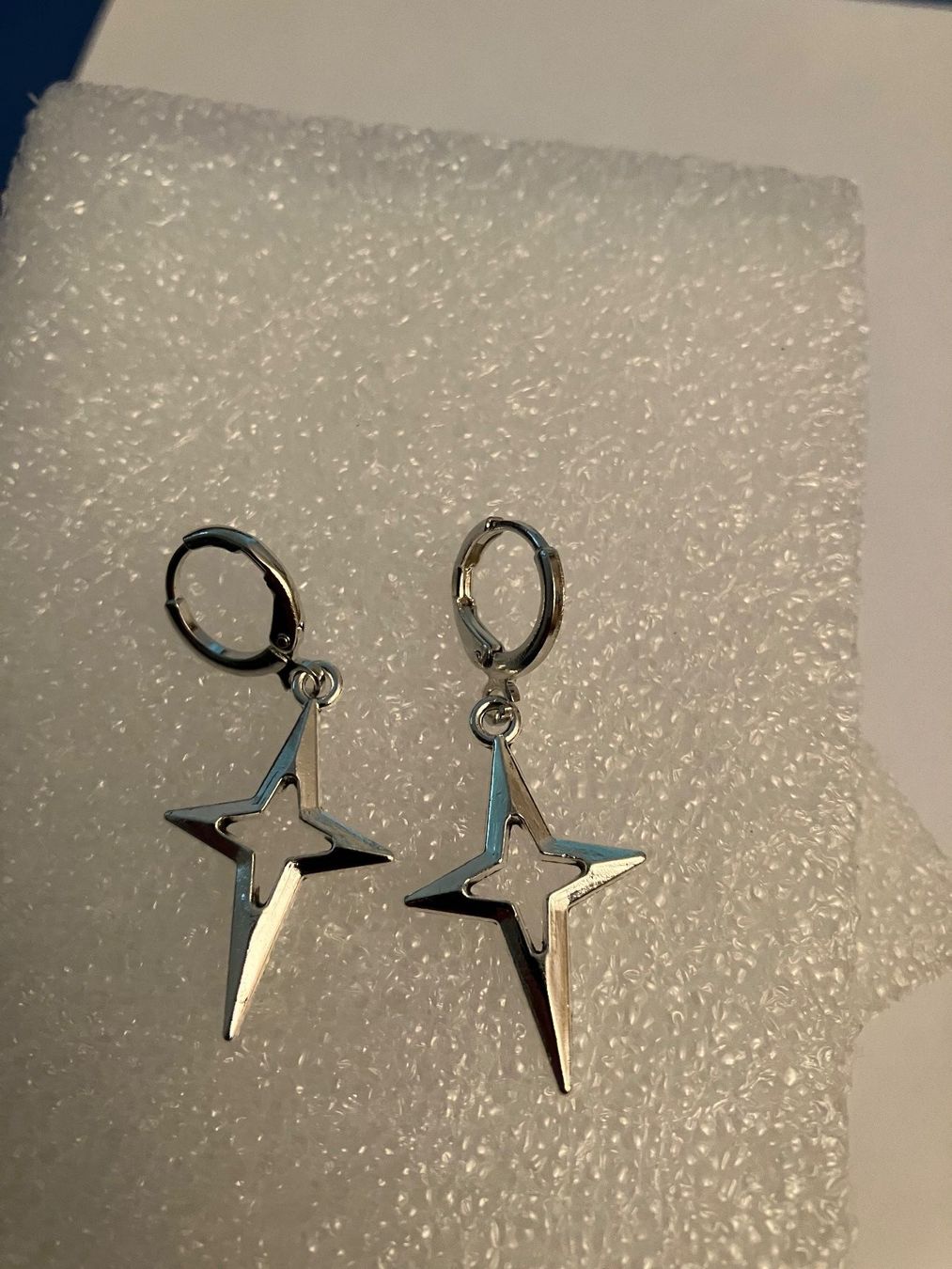Orecchini pendenti & Orecchini a lobo: Modeschmuck, Silberfarbener Sternen Ohrhänger,  Neu – Nuovo (secondo la descrizione) da Affoltern am Albis venduto da Dlotti